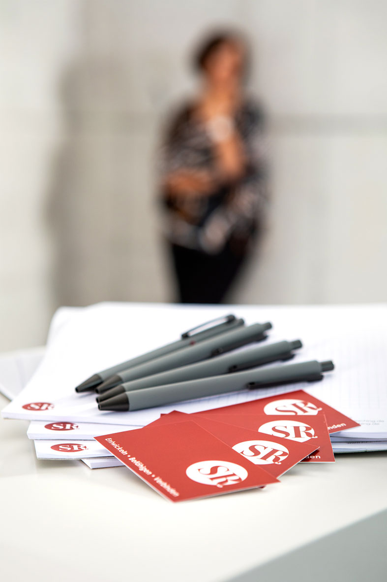 18-Werbemittel-person-web